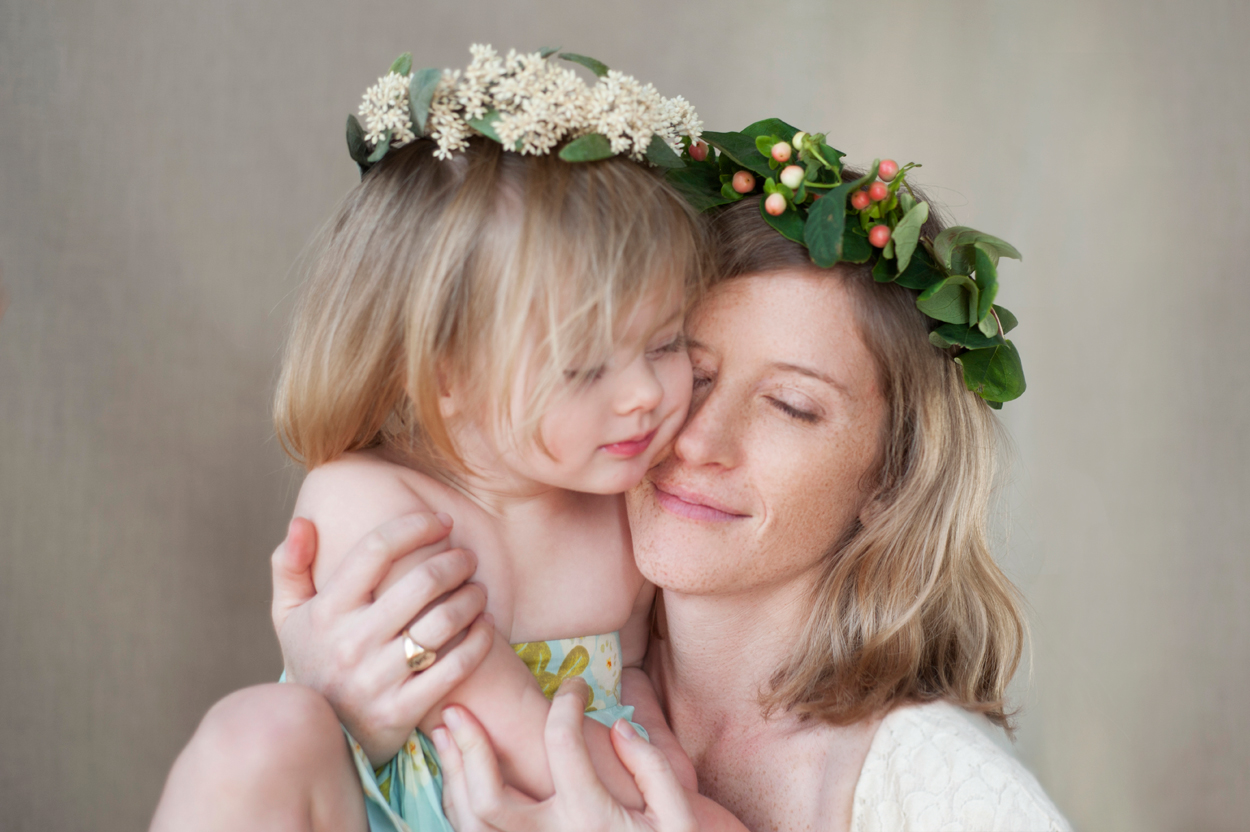 mother-and-daughter-flowers – Baltimore Portrait Photography